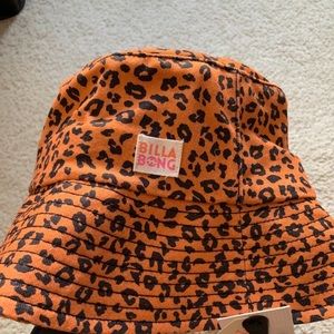 Billabong girls or women’s bucket hat leopard print